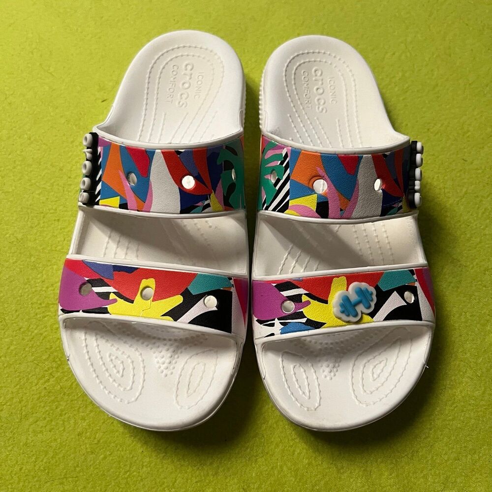 Crocs Classic Retro Resort Sandals Multi Charms Comfy Size men’s 7 women’s 9